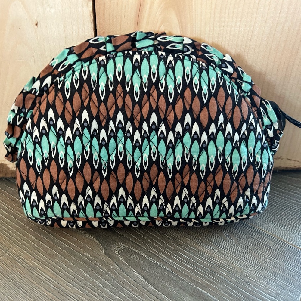VERA BRADLEY womens small zip clutch purse in excellent condition